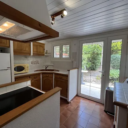 Ferienhaus - 5mins A Pied Des Plages - Maisonette Avec Jardin, 4p, Au Calme Absolu Fréjus